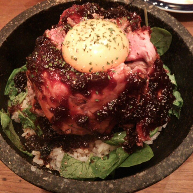 ランチ（石焼ローストビーフ丼）(原宿Solomons（ソロモンズ）)