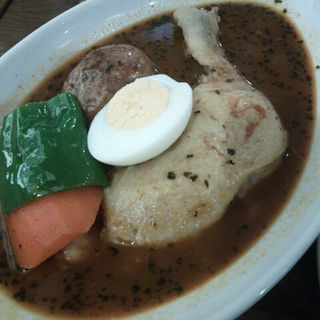 骨付きチキンのスープカレー(カレー食堂 心 下北沢店)