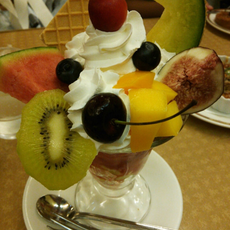 フルーツパフェ(ブラックブラウン 渋谷店)