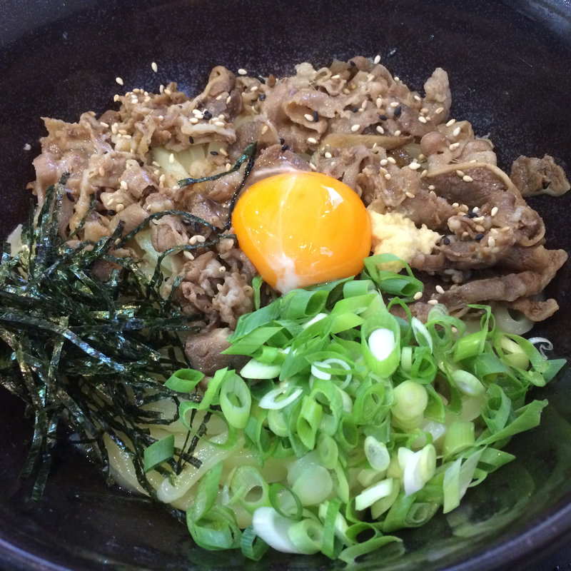 肉月見ぶっかけうどん（温）(うどん満月 陣原駅前店 )