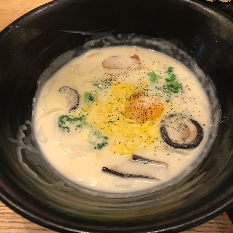 カルボナーラのおうどん(麺匠の心つくし つるとんたん 羽田空港店)