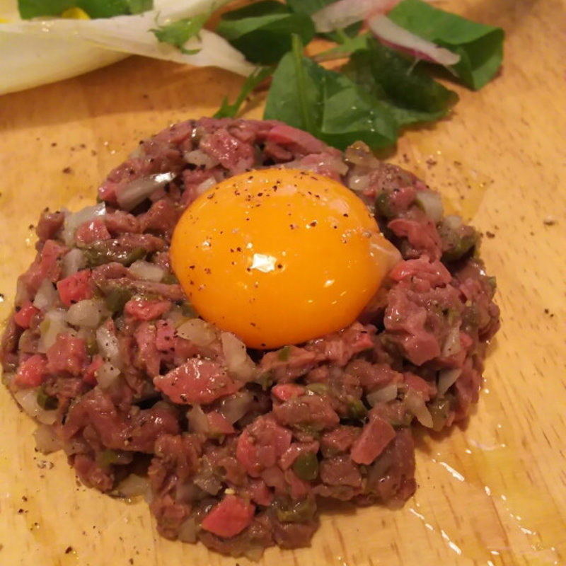 牛肉のタルタルとチコリ(アール ザ テーブル 外苑前本店 （R the TABLE【旧店名】CONA 外苑前店）)