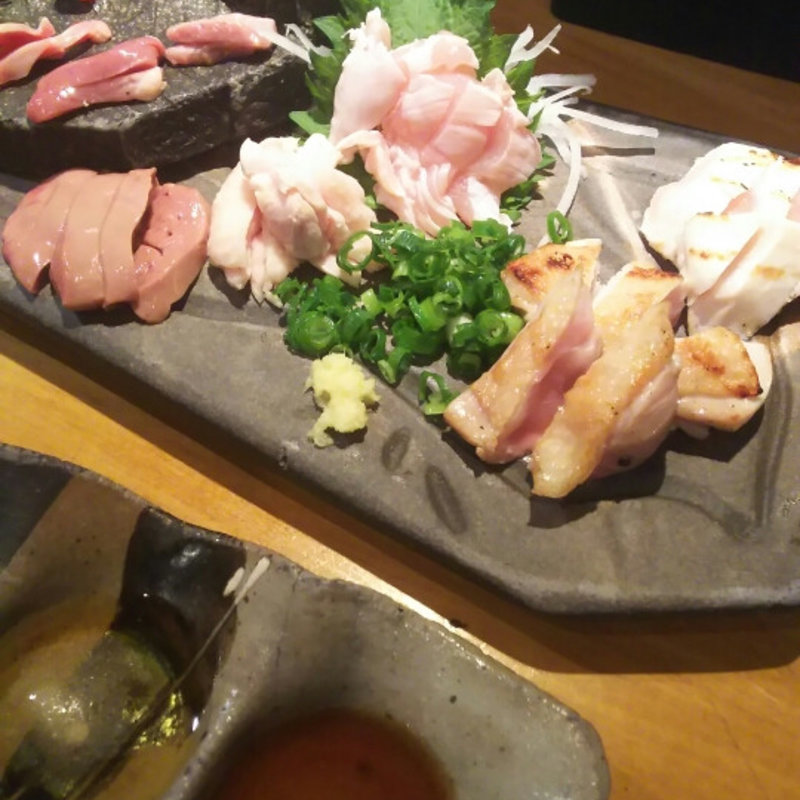 鶏のお造り盛り合わせ(鶏豚きっちん 渋谷店)