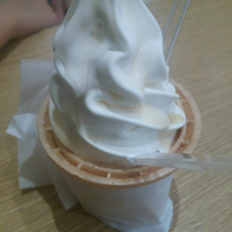 酒かすみるくソフト(SAKE SHOP 福光屋 玉川店)