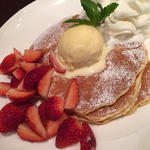 いちごとメープルのパンケーキ(クアアイナ)