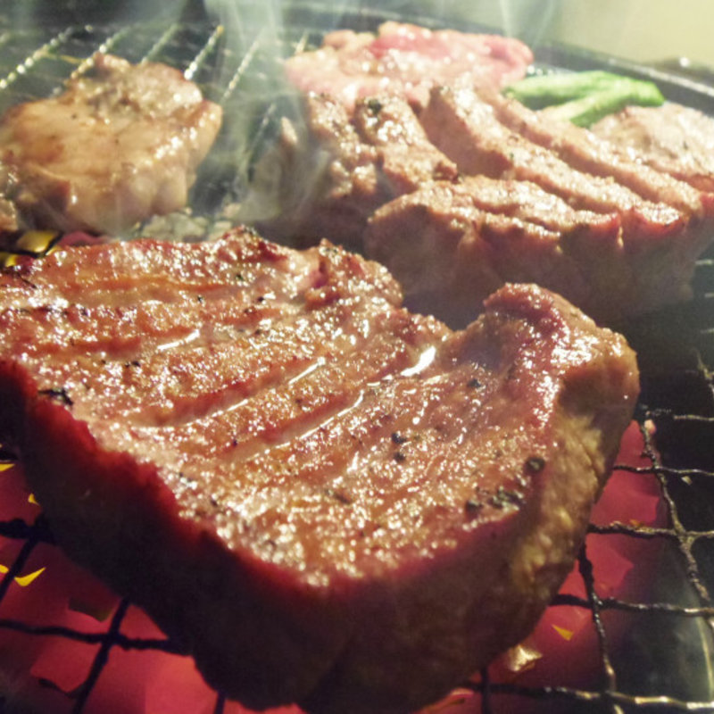 伝説の厚切り牛タン(個室肉処 黒べこ亭)