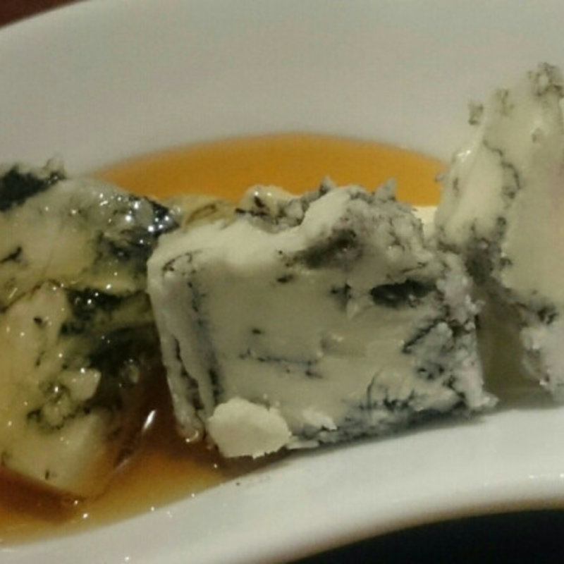 ブルーチーズと栗のはちみつ(肉家 串八 梅田店)