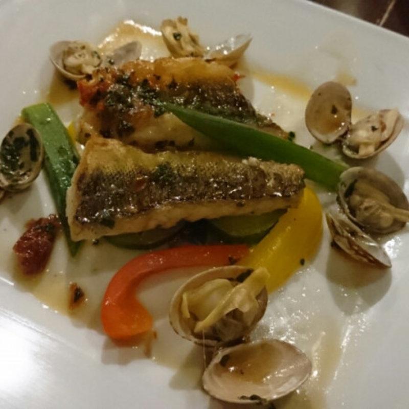 コチのソテー あさりとドライトマトのソース(イタリア食堂 Ｑ．Ｔ．８)