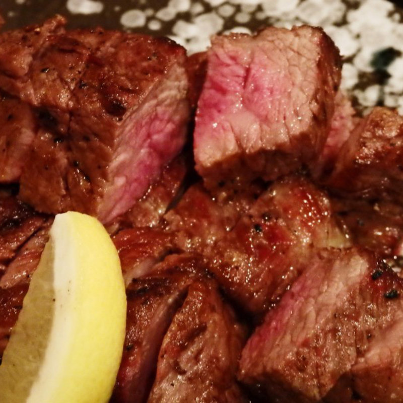 銘柄和牛の炭火焼き 佐賀牛ヒウチ1グラム16円×244g(炭焼きBAR 心 梅田東通り店)