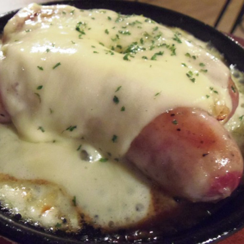 ラクレットチーズ ソーセージ(カーネヴォー 梅田茶屋町店)