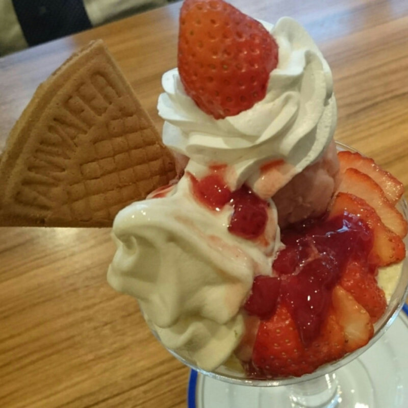 いちご祭りパフェ(からふね屋珈琲店 三条本店 )