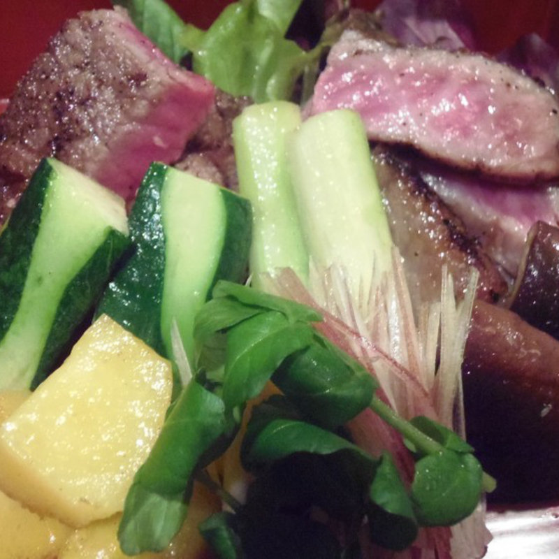 牛ロースと、シャトーブリアンの網焼き(弘 作一 )