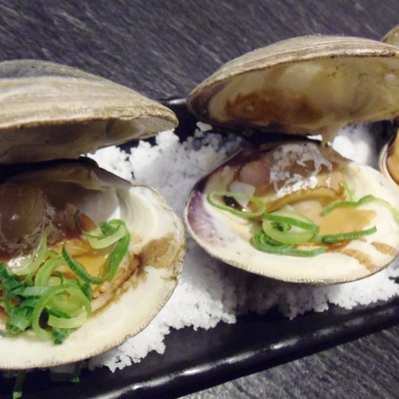 活白はまぐりのバター醤油焼き(いけす酒場 活魚 梅田店 )