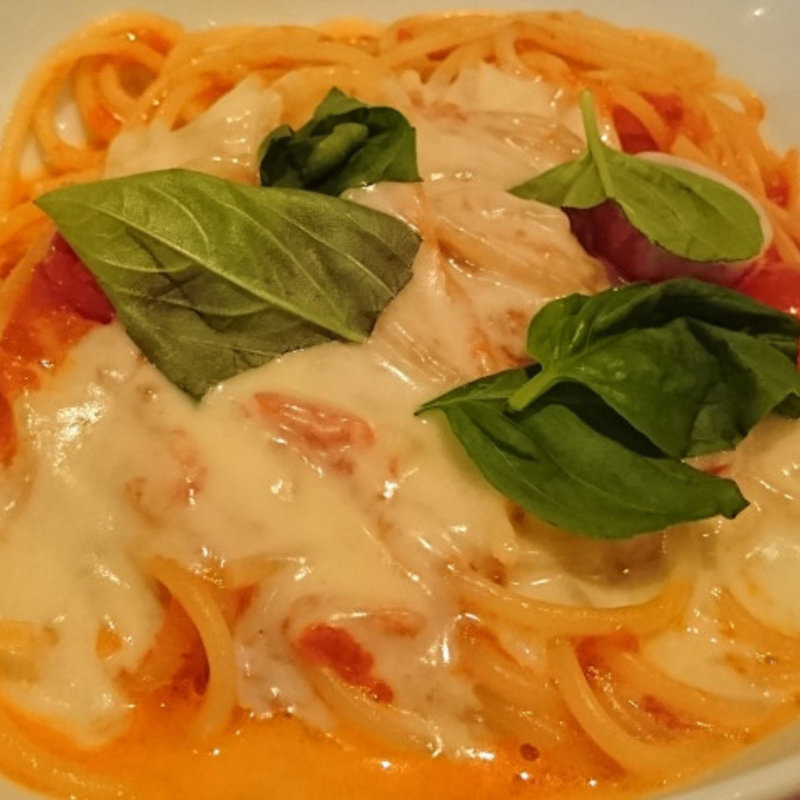 モッツァレラチーズを乗せたトマトソース(チーズ de トマト （チーズ デ トマト）)