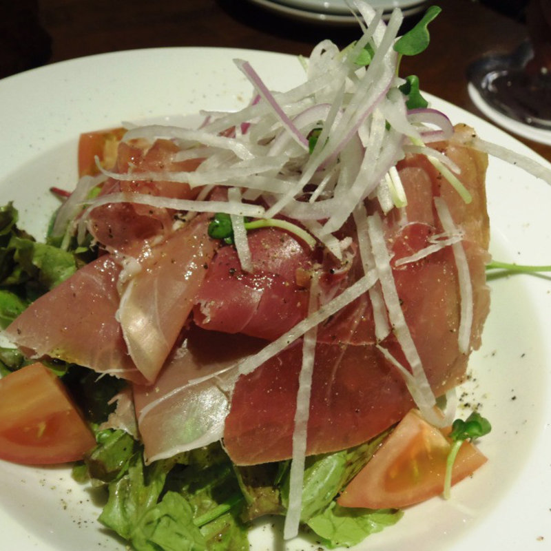 生ハムサラダ(セルベセリアルービロポッサ)