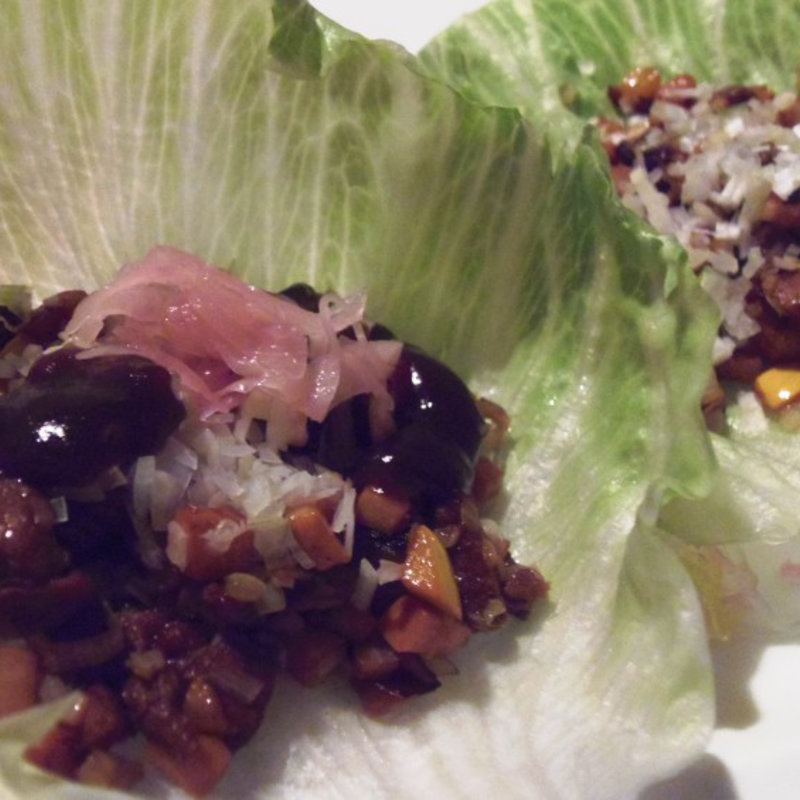 牛肉のレタス包み(鉄板焼 よこはま)