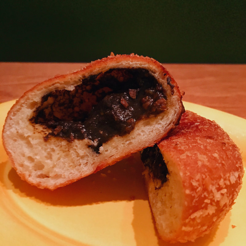 牛すじとごぼうの揚げカレーパン(オレノ パン オクムラ 祇園店 （ORENO PAN okumura）)