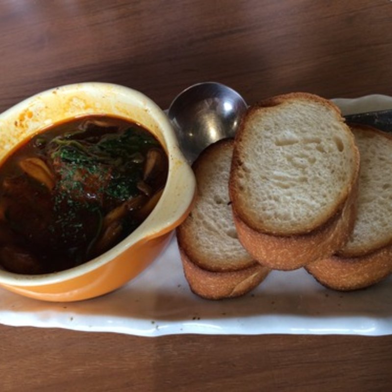 デミグラススジ煮込み（バケット付き）(天空の立ち呑みとさか)