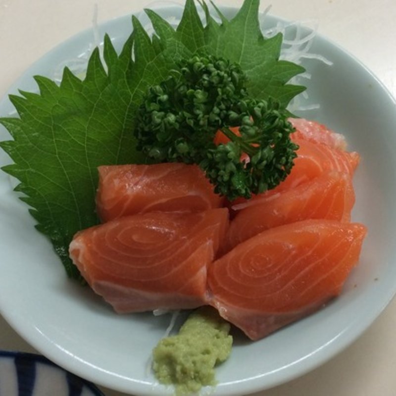 サーモンの刺身(きっちん )