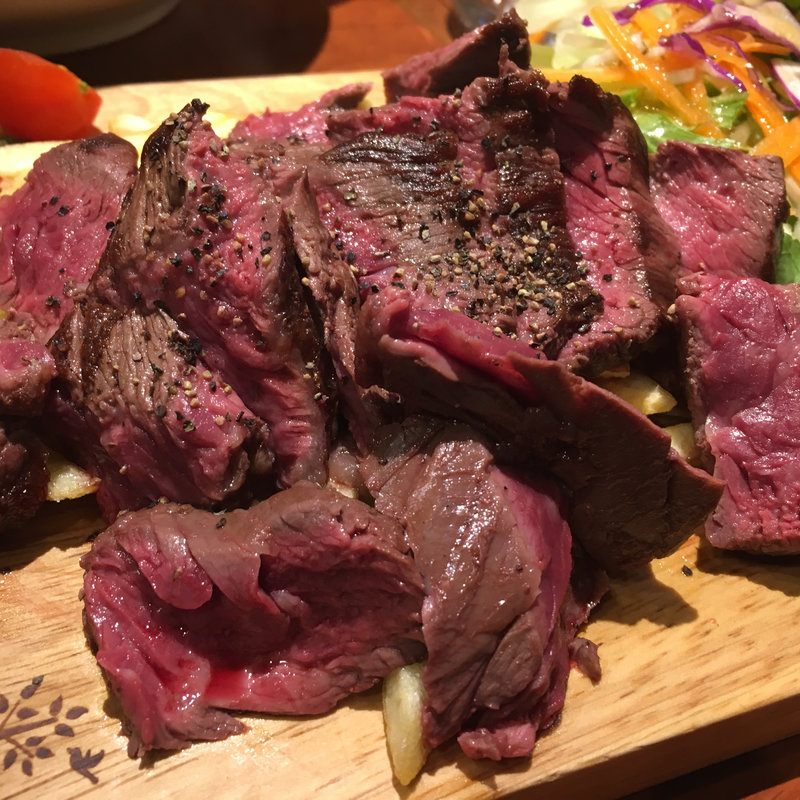 やわらか牛ハラミのタリアータ(下町パスタバル ブリラーレ新小岩北口)