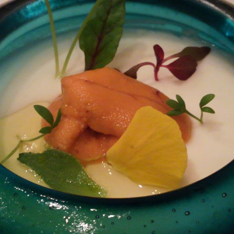 カリフラワーのクァハダと歯舞産生うに(エチョラ （ETXOLA）)