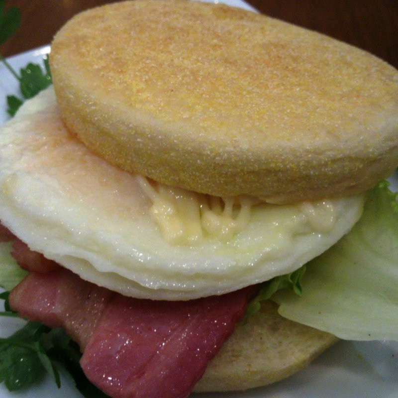 エッグベネディクト風 ベーコン・マフィン(ヒロコーヒー 千里セルシー店 )