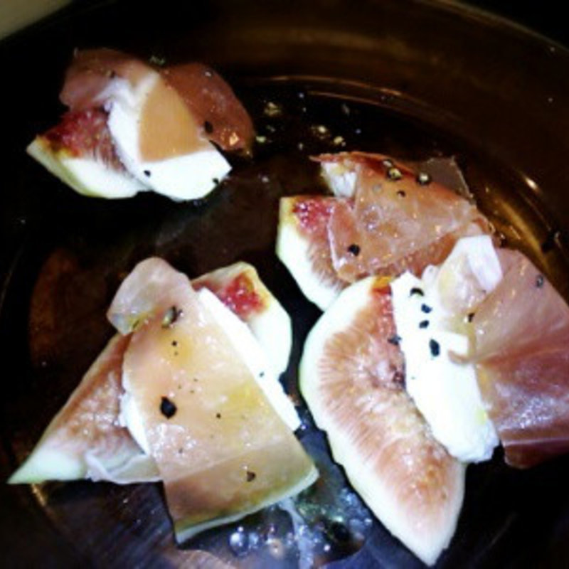 いちじくと生ハムとモッツァレラ(PACE （パーチェ）)