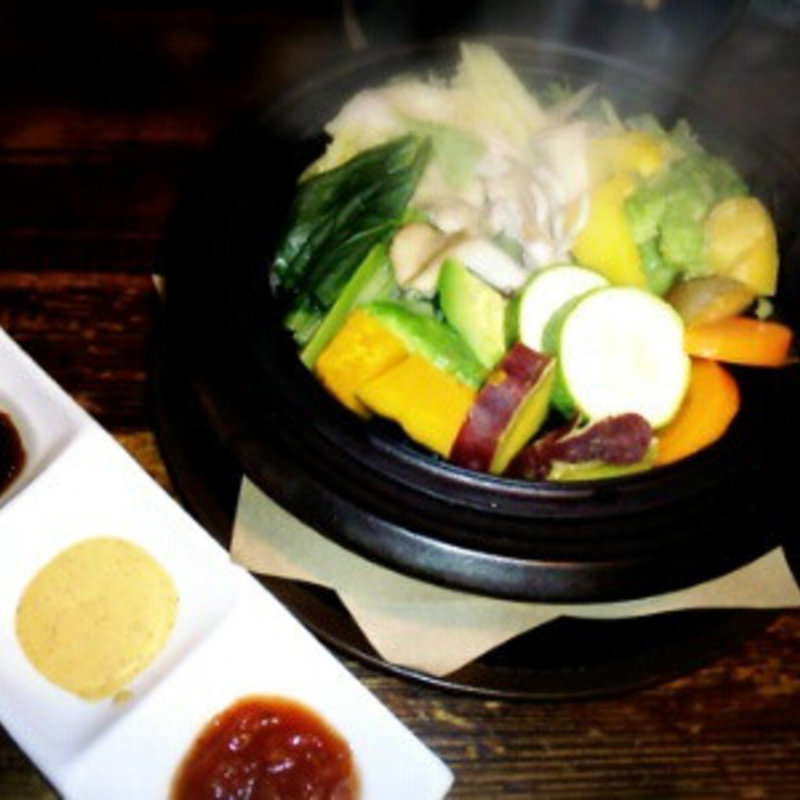 彩り野菜のスチームポットサラダ(道産食材×炭火焼 花花)