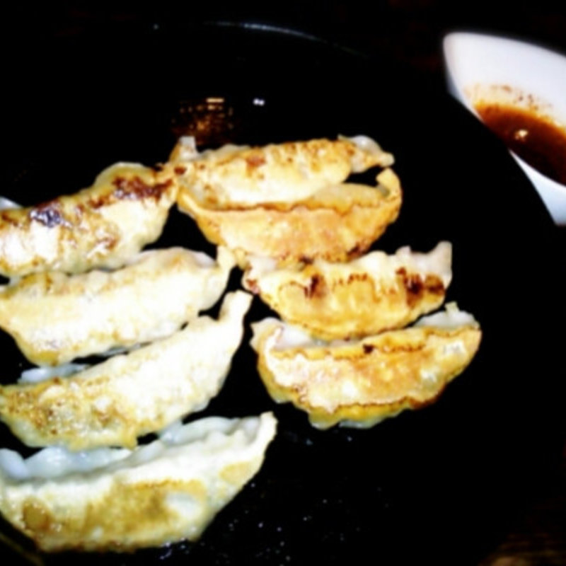 鉄鍋焼き餃子(道産食材×炭火焼 花花)