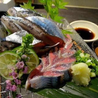 新秋刀魚刺身　肝醤油(創作和食あおき)