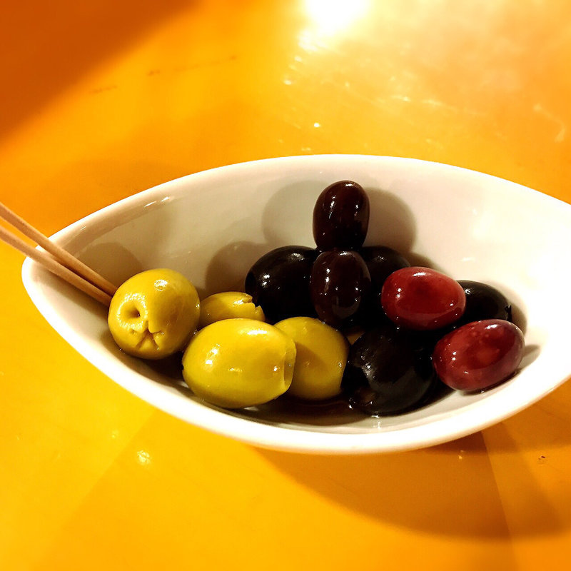 オリーブ盛り合わせ(ひつじもん )