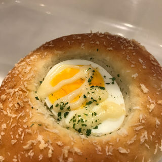 ゆで卵つきカレーパン(伊三郎製パン ベイサイド店)