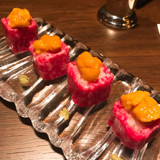 雲丹と特選赤身肉のロール寿司(うしごろバンビーナ 銀座店)