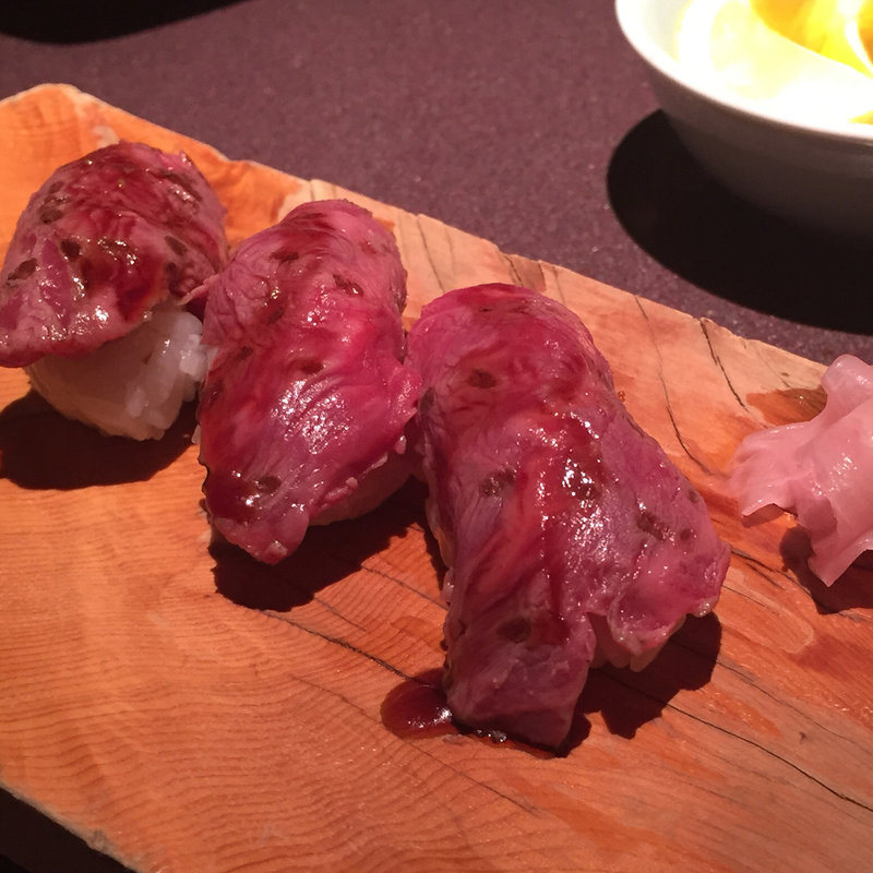 和牛赤身肉の炙り寿司(肉処 倉 なんばパークス店 )