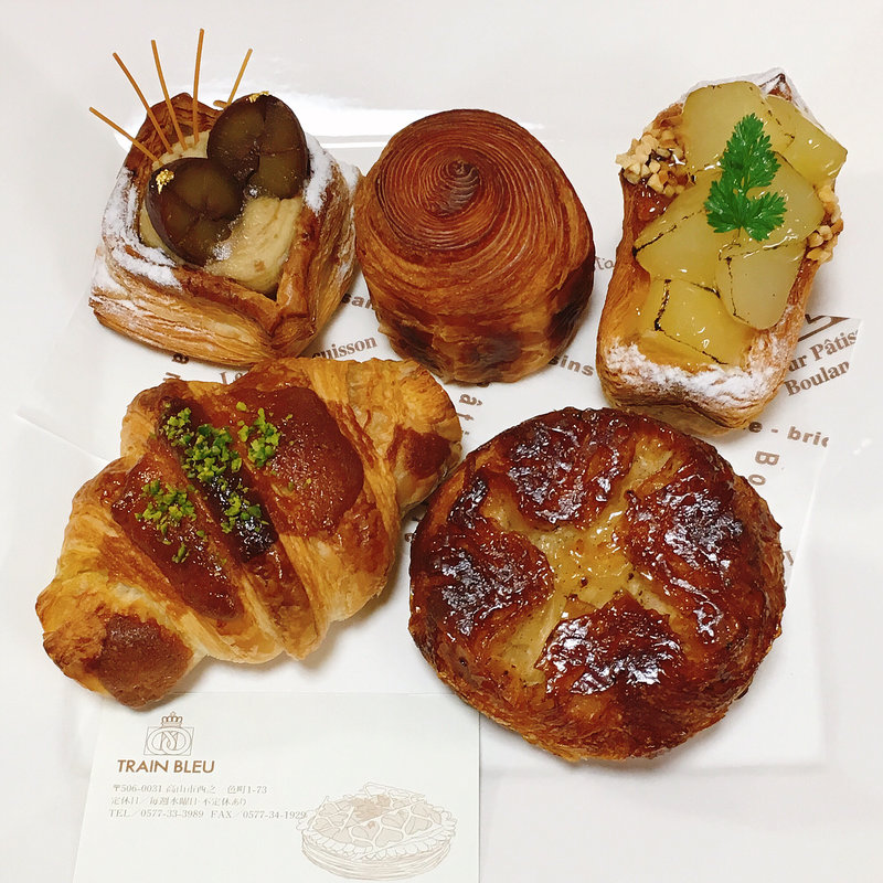 パン(トラン・ブルー )