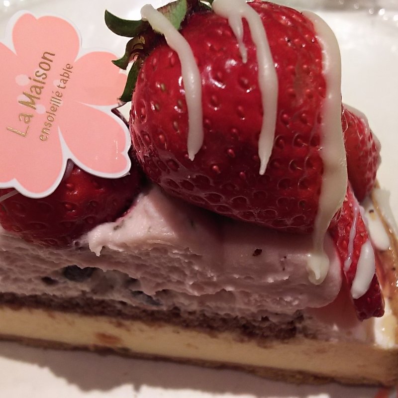 あまおうと桜ミルクのタルト(ラ・メゾン アンソレイユターブル ルミネ町田店)