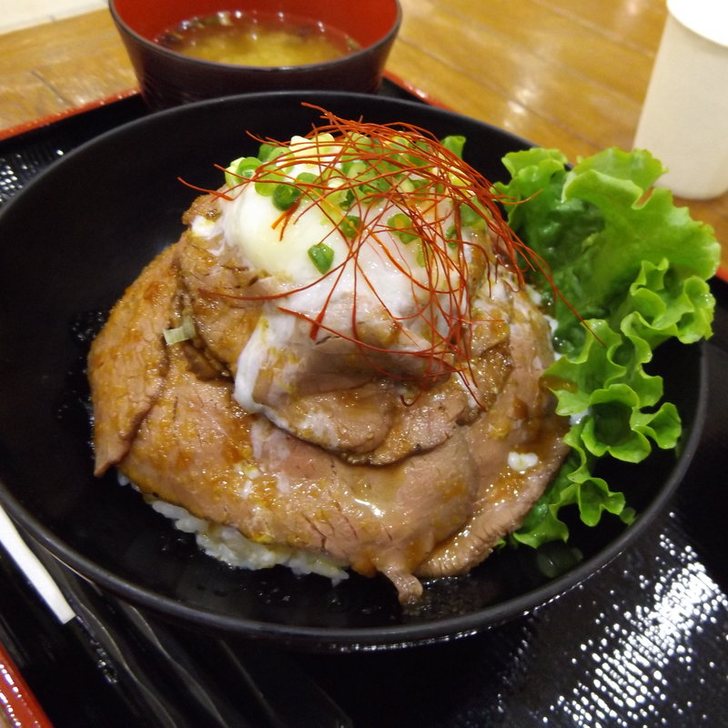 ローストビーフ丼(琥珀堂)