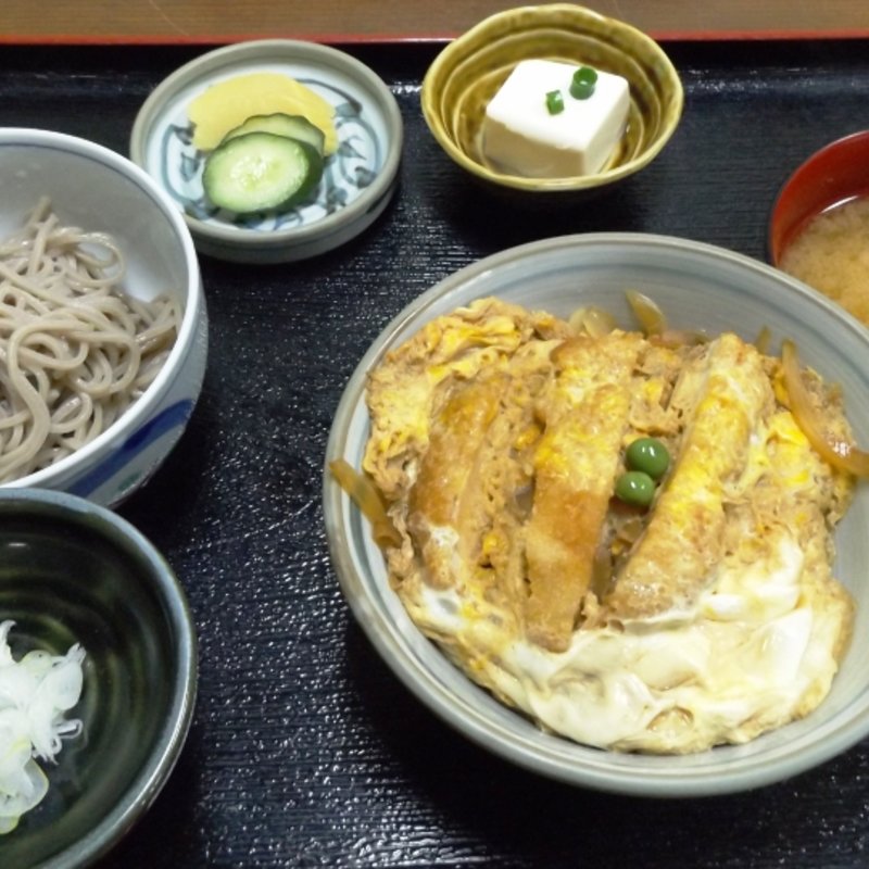 ミニそばとミニかつ丼のセット(天婦羅かわい)