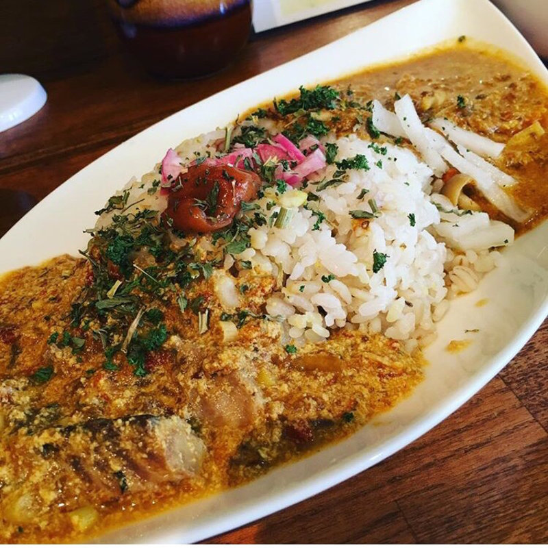 牛すじとしめじのカレー×鯖カレー〜レモン風味(ステッラ)