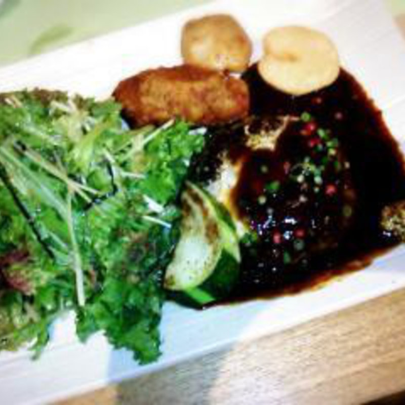 十勝ハーブ牛＋八丁味噌とプルーンのデミグラス(ノースコンチネント MACHI NO NAKA （North Continent）)