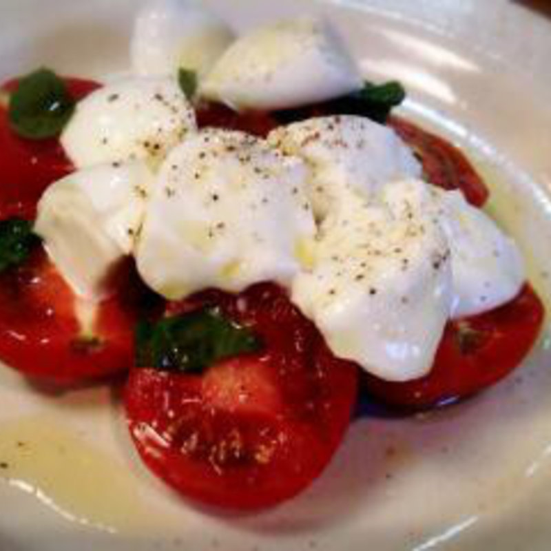 水牛のイタリア産モッツァレラチーズのクリーミーカプレーゼ(ロロロッソ （L'oro rosso）)