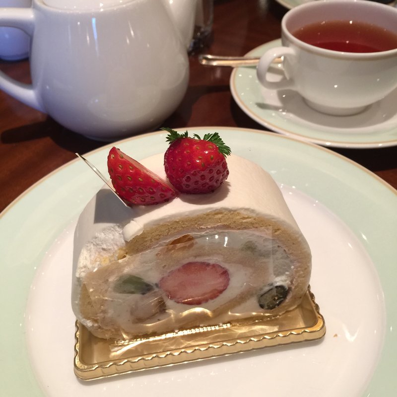 ケーキセット（コーヒーまたは紅茶付き）(クロスダイン （All Day Dining Cross Dine）)
