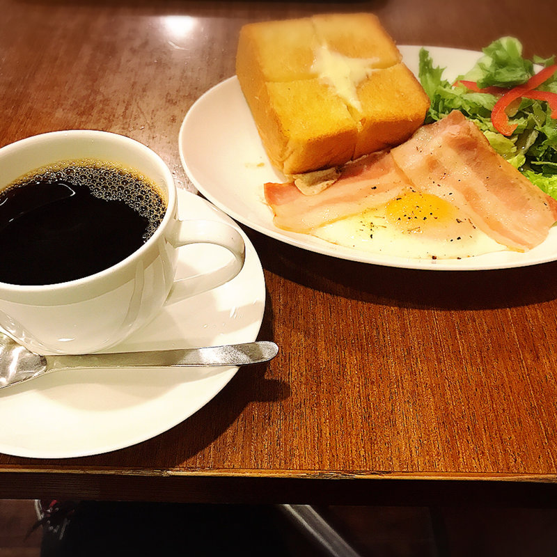 Aセット ベーコンエッグ&厚切りバタートースト(上島珈琲店 アミュエスト店)