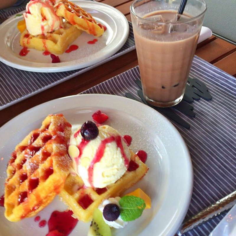 ワッフル(バウハウスカフェ （Bauhaus Cafe）)