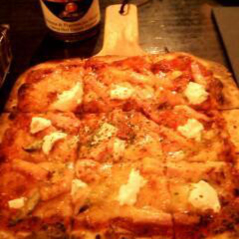 道産アスパラとベーコンとリコッタチーズのピッツァ(果実倶楽部818)