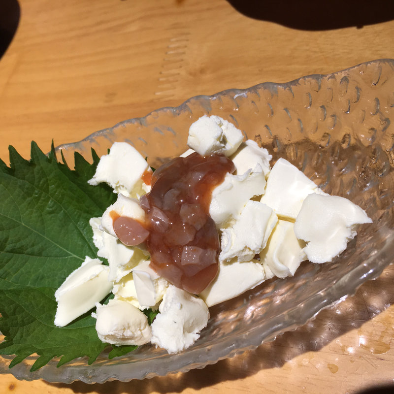 クリームチーズとマグロ酒盗(和創居酒屋 辰家 （わそういざかや たつや）)