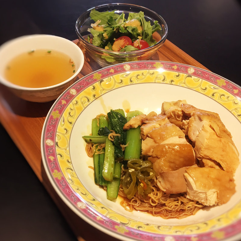 「はかた一番どり」の醤油煮込み和えそば(シンガポール・シーフード・リパブリック 福岡天神店)