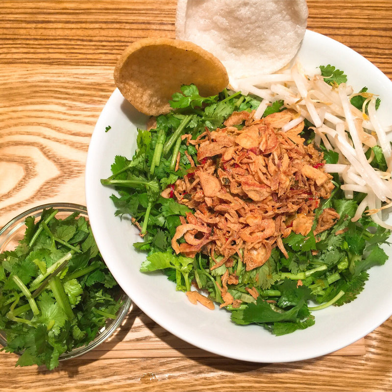 パクチーまぜそば 追パクチー(Com Pho 新宿フロントタワー店 （コムフォー）)