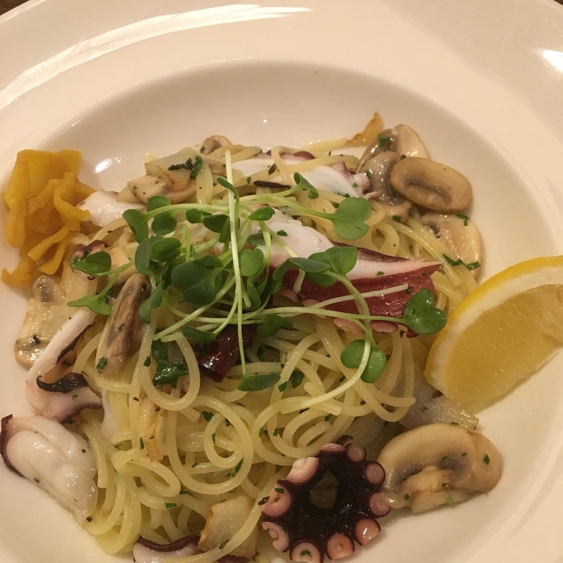 ガーリックオイルベースたことマッシュルームのペペロンチーノ(一丁目 沼津店 )