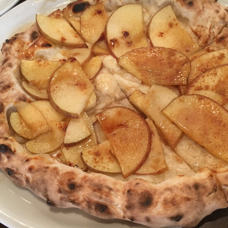 りんごのピッツァ(マナリッカ)